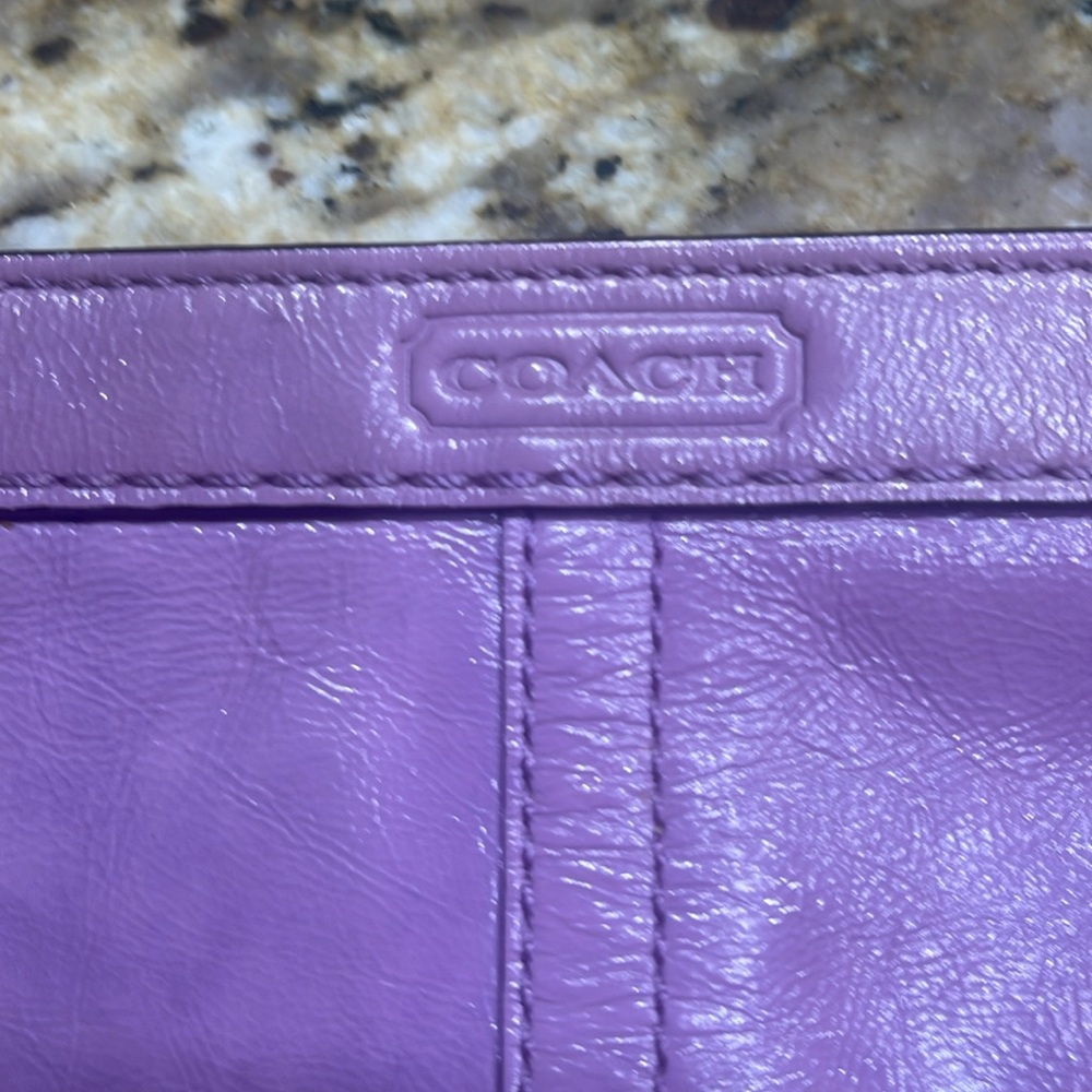 Authentic COACH patent leather clutch - Lilac - Picture 2 of 7